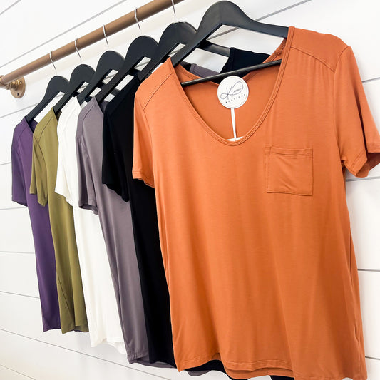 BASIC V-NECK POCKET TOP